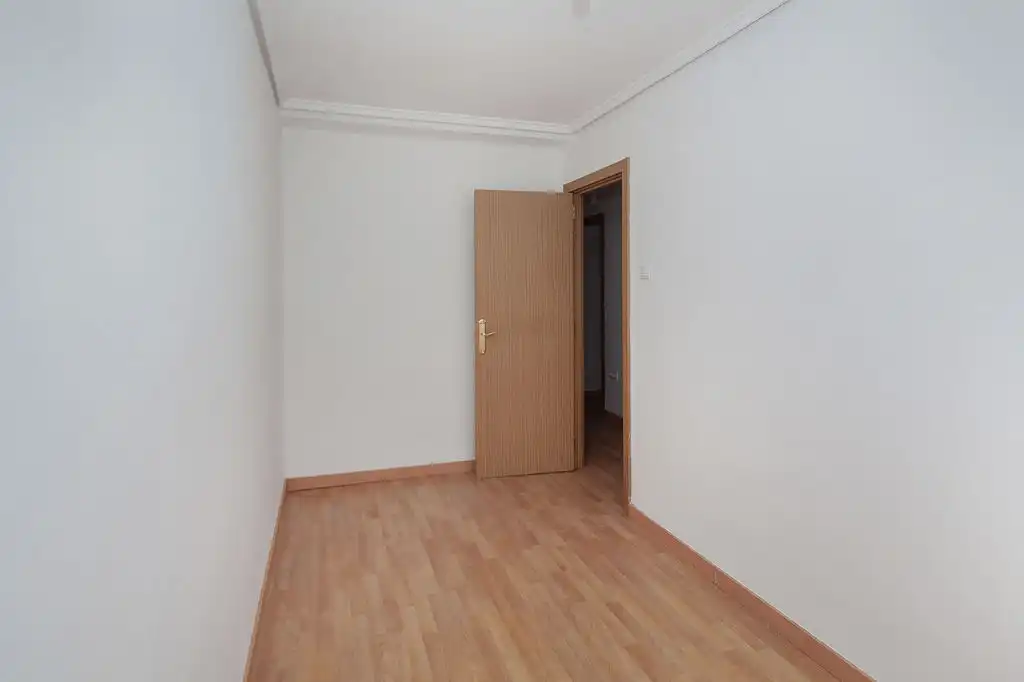 Habitación de Piso en venta en Avenida de la Paz  