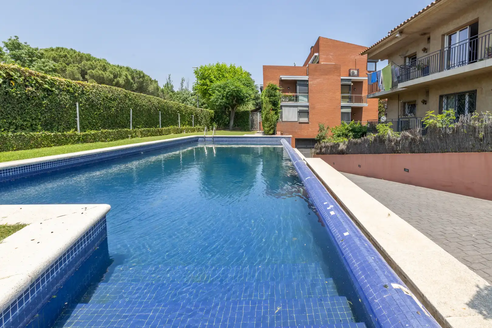 Schwimmbecken von Erdgeschoss zum Verkauf in Sant Cugat del Vallès mit Klimaanlage, Heizung und Privatgarten