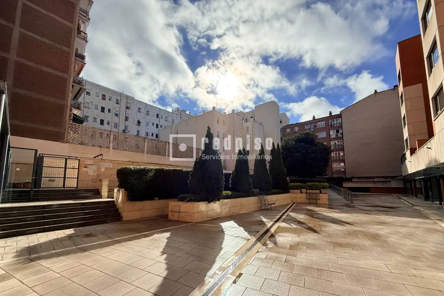 Außenansicht von Wohnung zur Miete in Madrid mit Schwimmbad