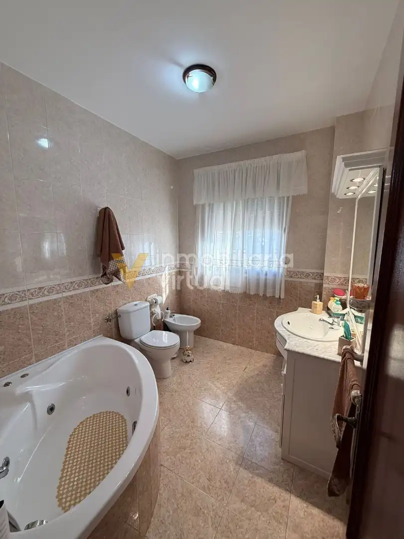 Bany de Casa o xalet en venda en Lucena amb Moblat