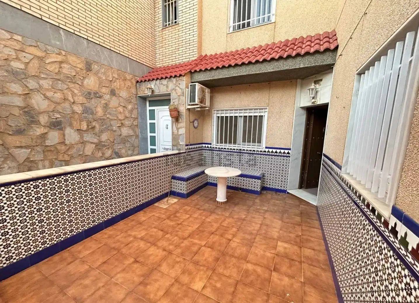 Casa adosada en venta en Roquetas Pueblo