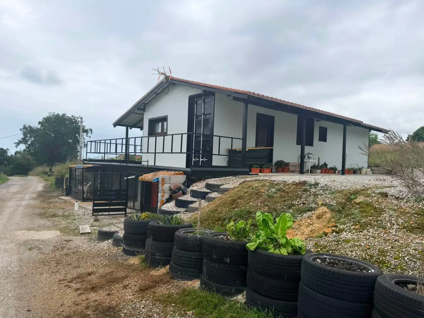 Vista exterior de Casa o xalet en venda en Cartes amb Aire condicionat, Calefacció i Jardí privat
