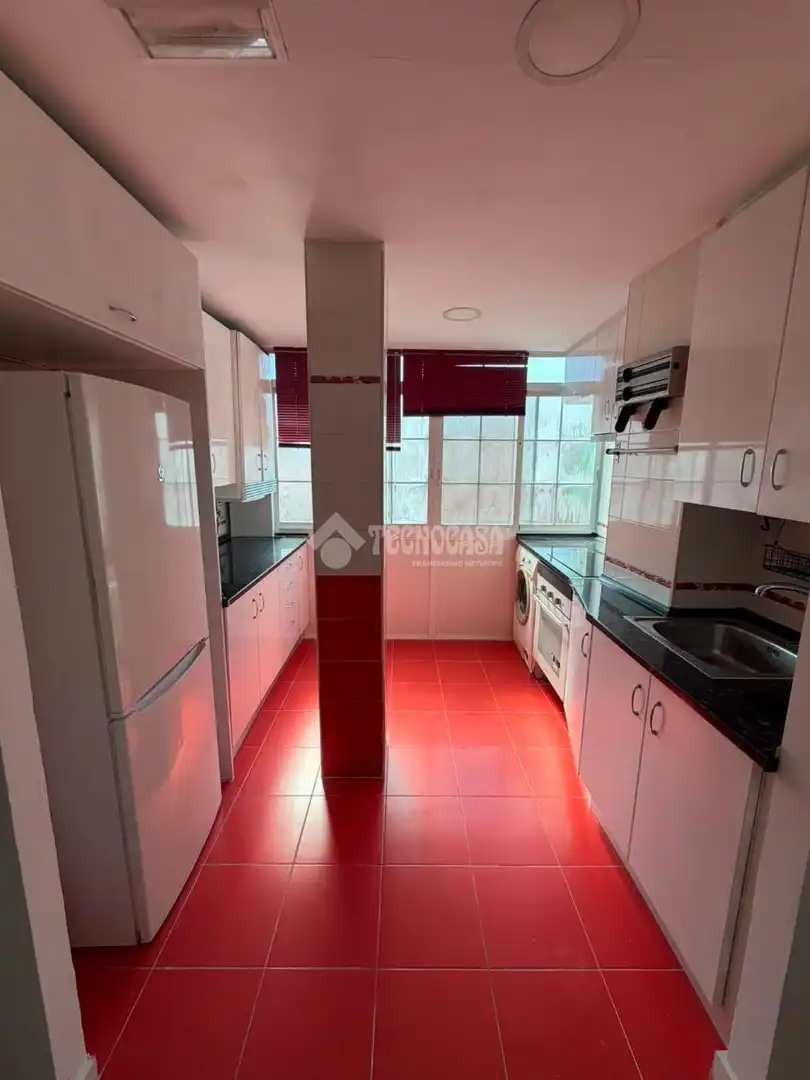 Kitchen of Flat for rent in Getafe  with Air Conditioner and Heating