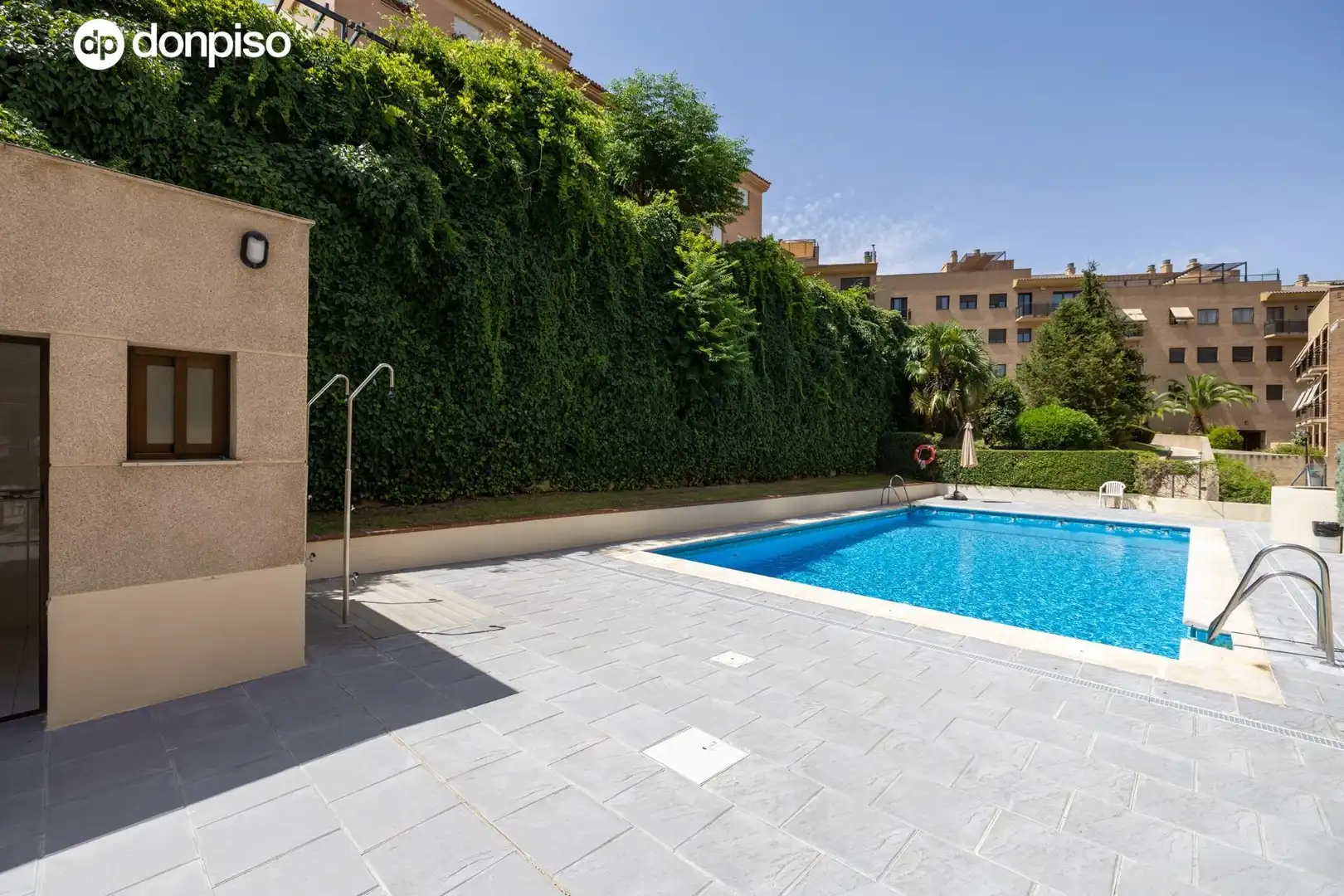 Schwimmbecken von Wohnung zum Verkauf in Granada