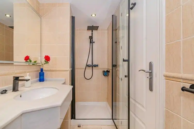 Baño de Apartamento en venta en Almuñécar con Aire acondicionado, Terraza y Amueblado