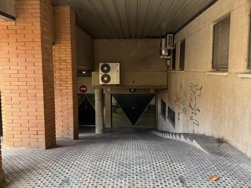 Aparcament de Garatge de lloguer en Sabadell amb Alarma