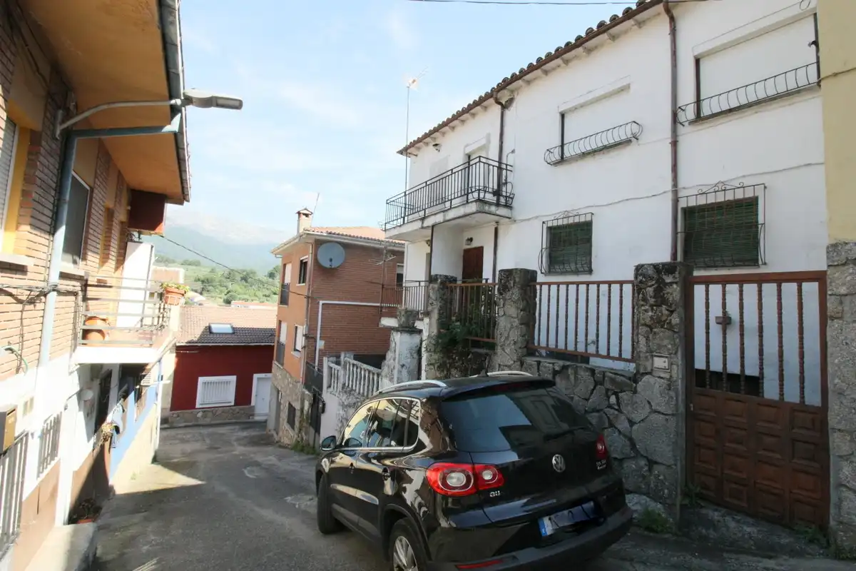 Vista exterior de Piso en venta en Arenas de San Pedro con Balcón