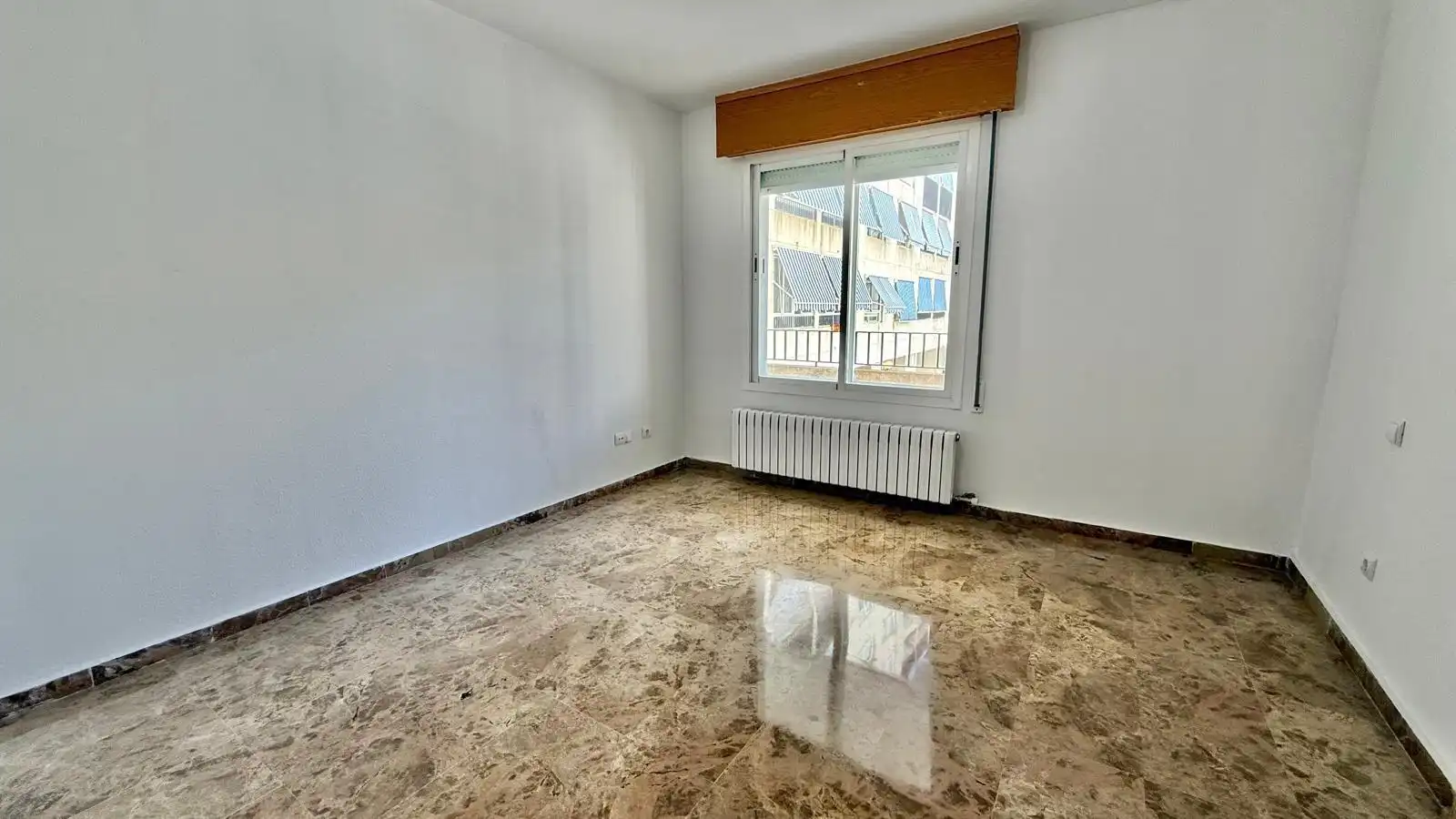 Bedroom of Flat for rent in Zaragoza  with Heating, Terrace and Storage room