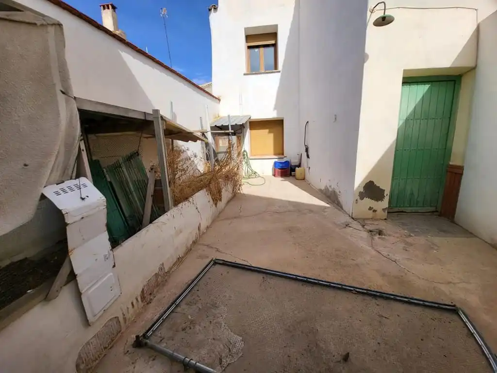 Vista exterior de Casa o xalet en venda en Casas de Haro amb Aire condicionat, Calefacció i Moblat