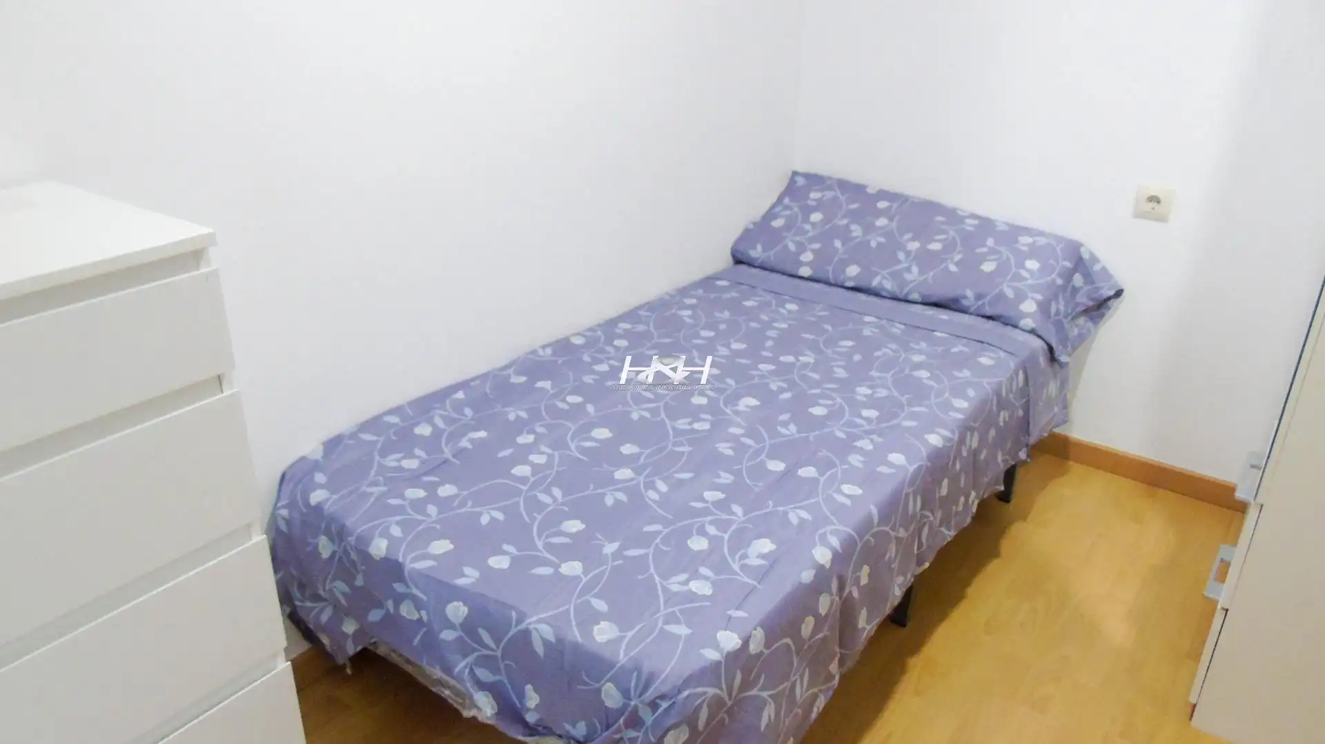 Bedroom of Flat for rent in Burjassot  with Air Conditioner, Storage room and Furnished