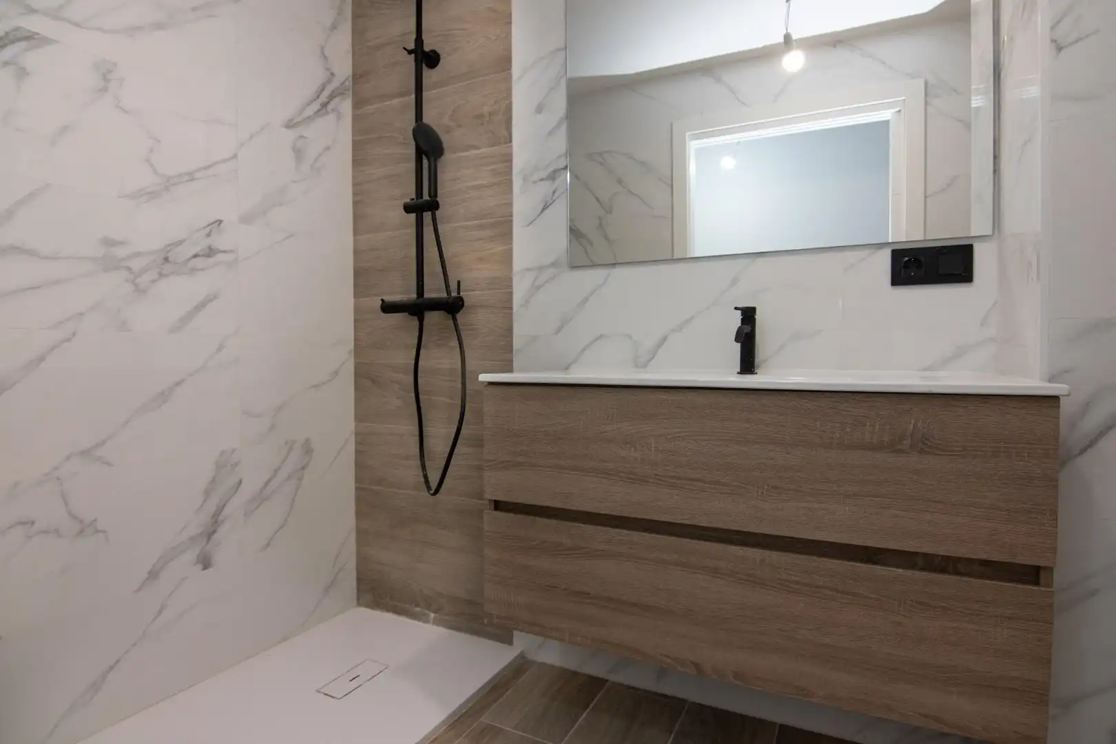 Baño de Piso en venta en A Coruña Capital  con Calefacción y Trastero