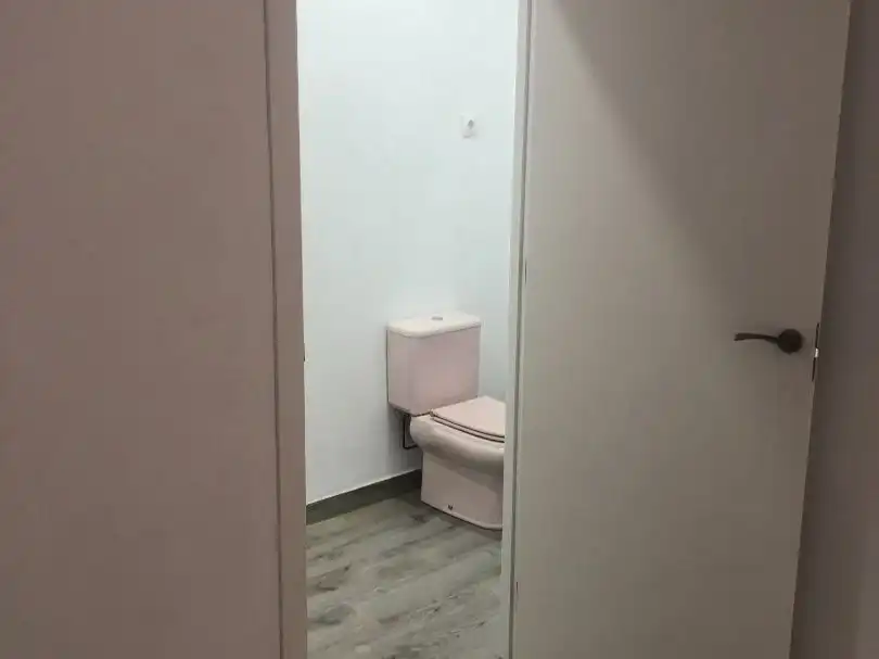 Baño de Local de alquiler en Málaga con Aire acondicionado