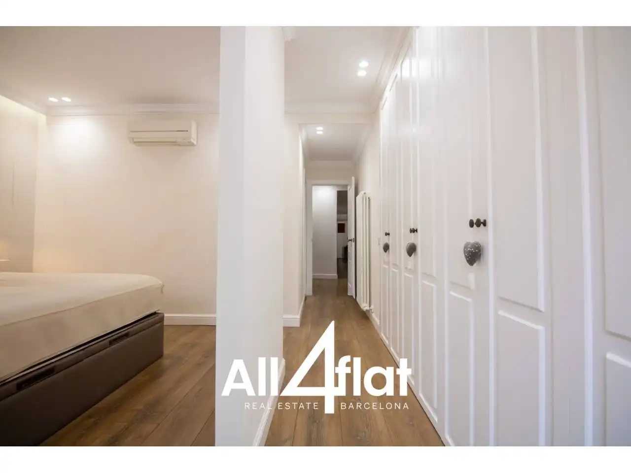 Bedroom of Flat for sale in Barcelona  with Air Conditioner, Heating and Parquet flooring