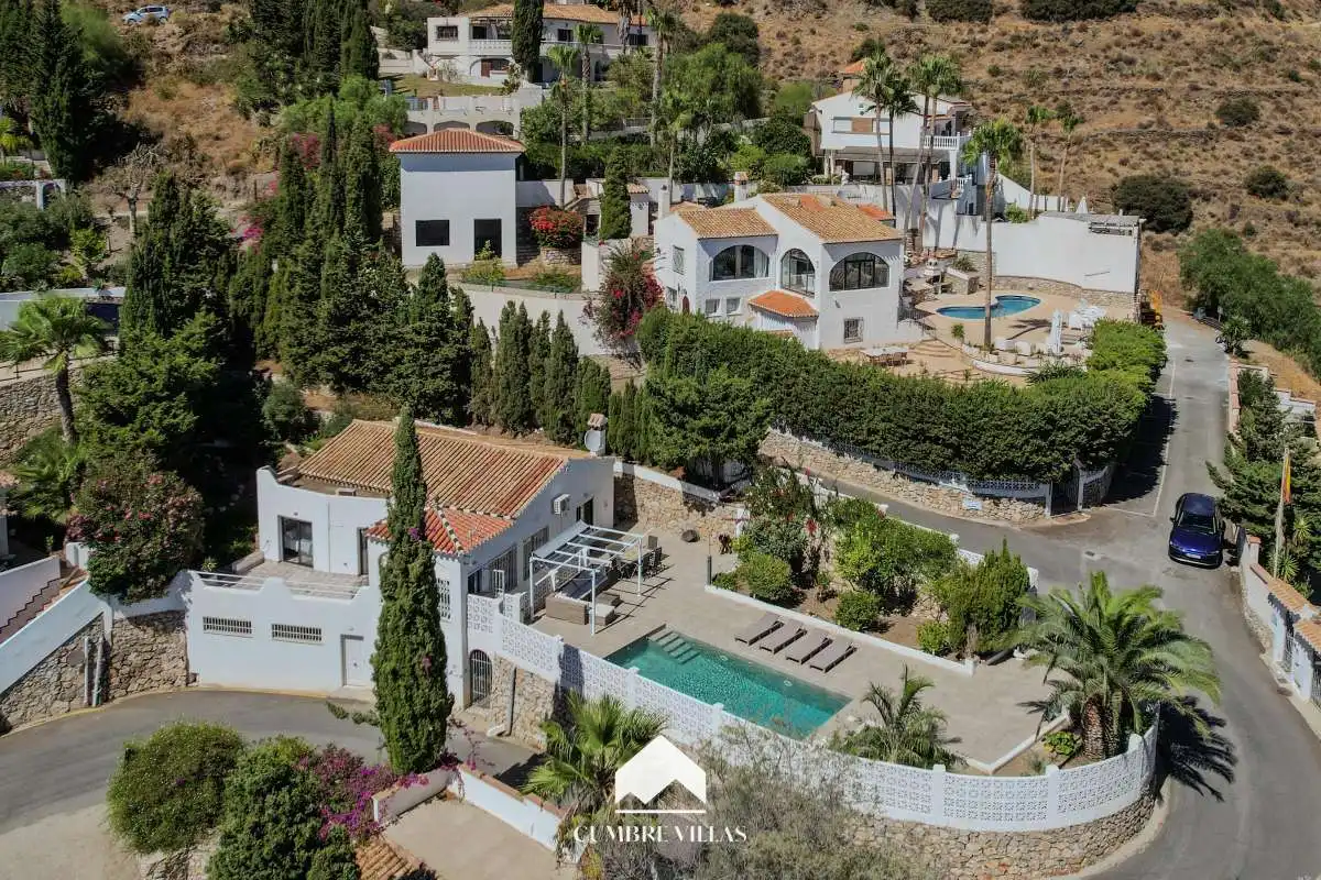 House with pool for sale in Monte los Almendros - El Pargo - Costa Aguilera