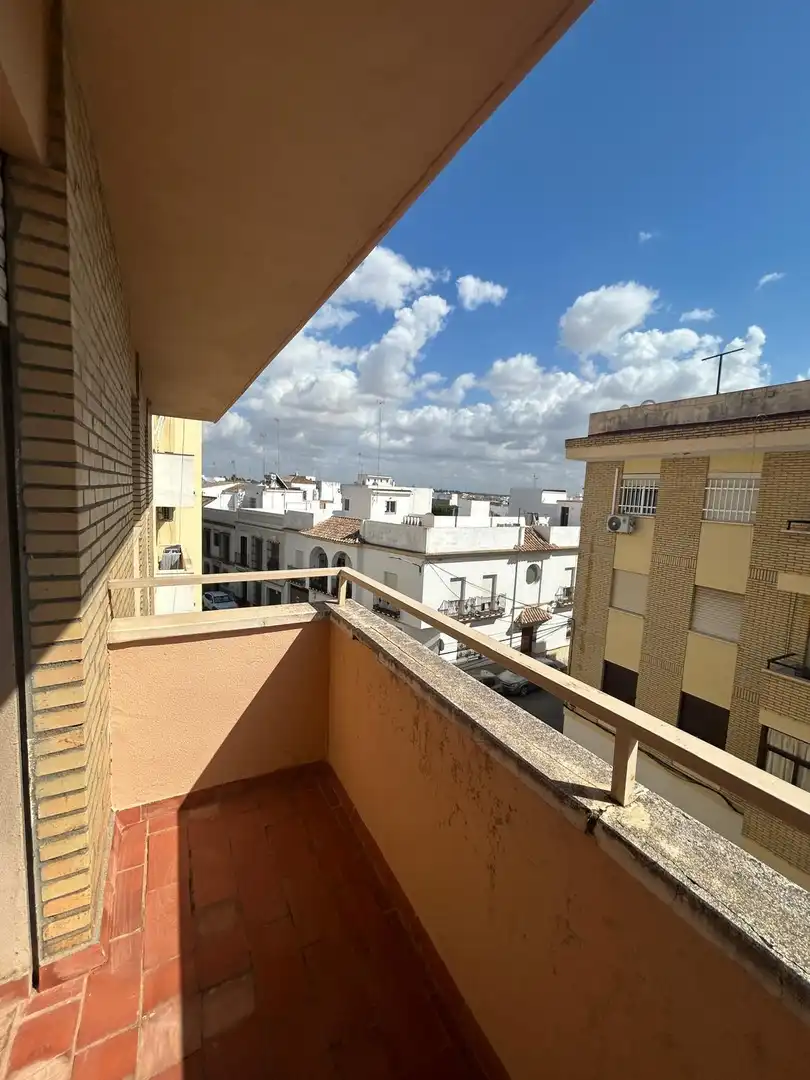 Vista exterior de Piso en venta en Utrera