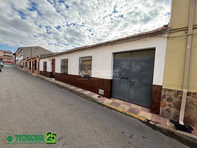 Casa adosada en Venta en C. San Isidro en Villarrubia de los Ojos