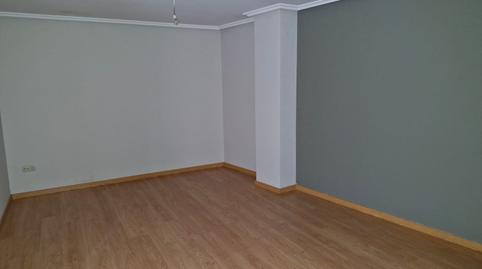 Foto 2 de Casa adosada en venda a Barbadás, Ourense