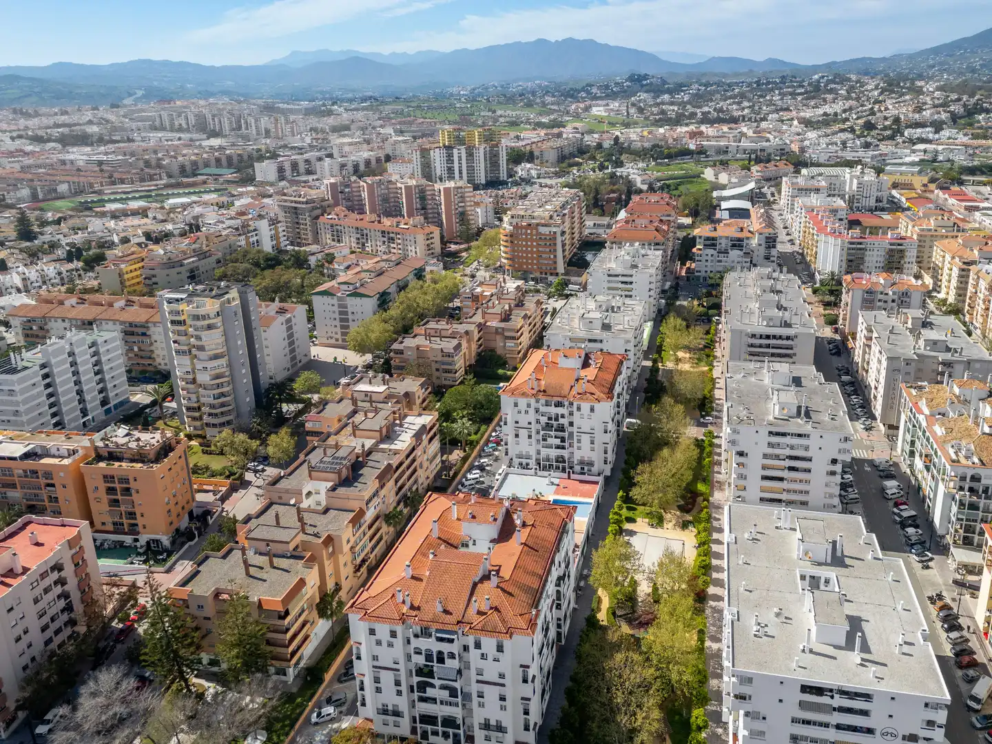 Vista exterior de Piso en venta en Fuengirola con Terraza, Trastero y Piscina comunitaria