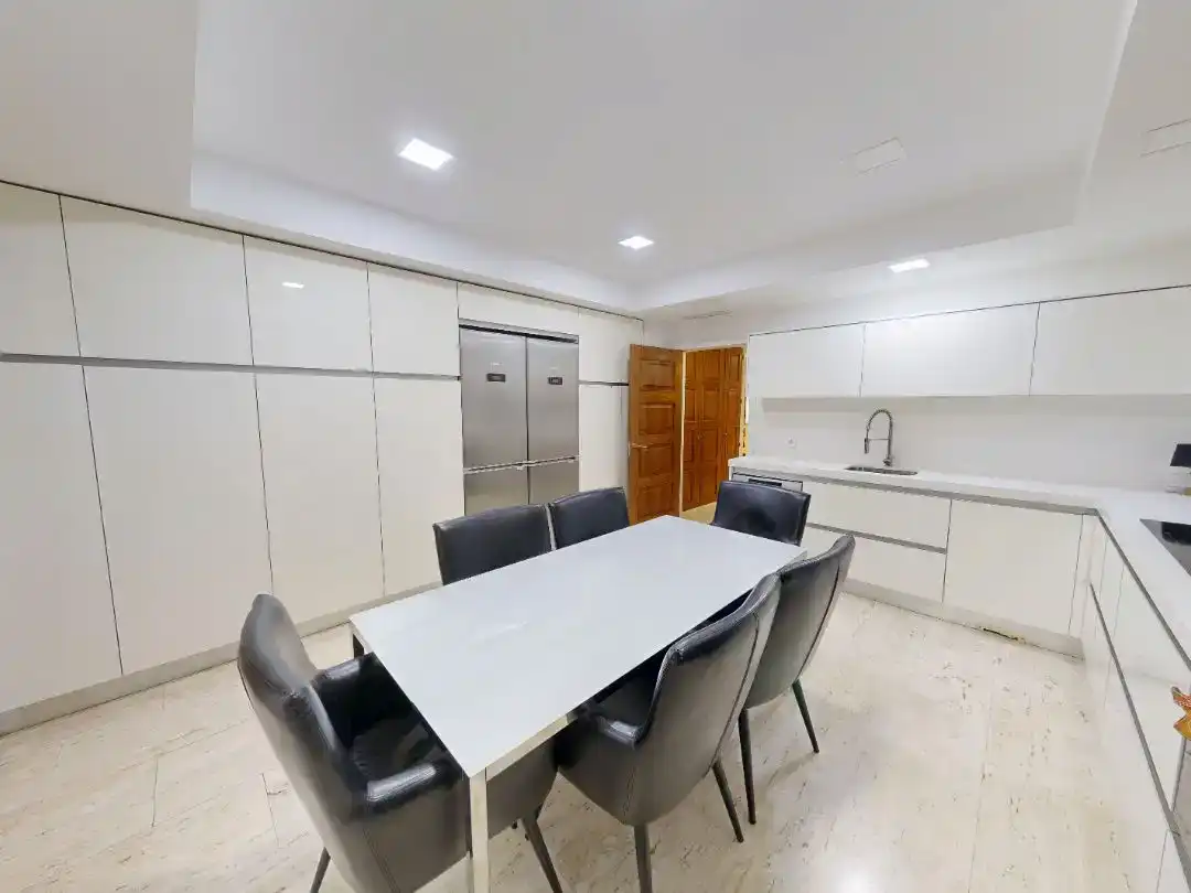 Kitchen of Flat for sale in Boadilla del Monte  with Air Conditioner, Private garden and Parquet flooring