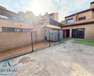 Exterior view of Single-family semi-detached for sale in Quer  with Air Conditioner, Heating and Private garden