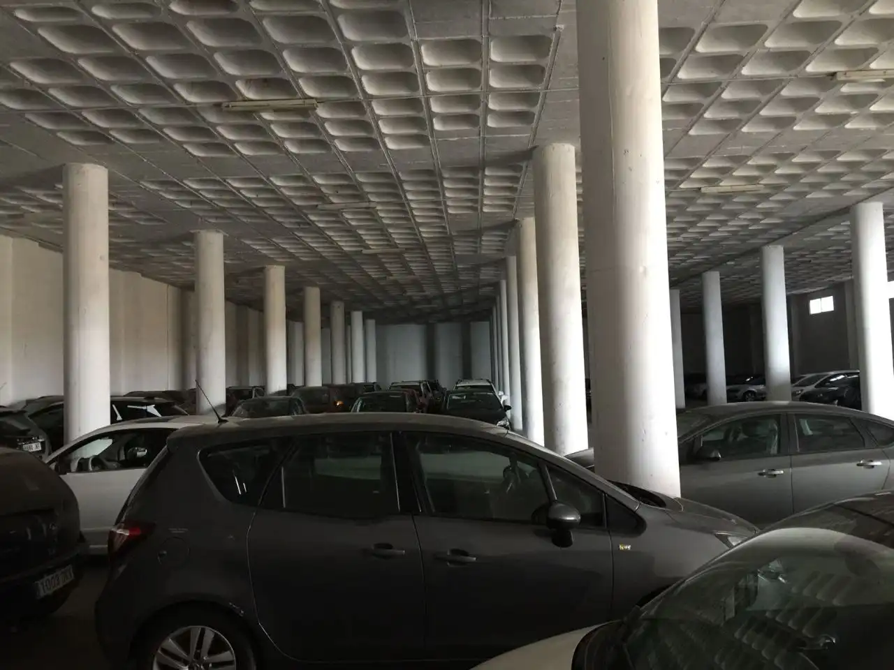 Parkplatz von Fabrikhallen zur Miete in Adeje