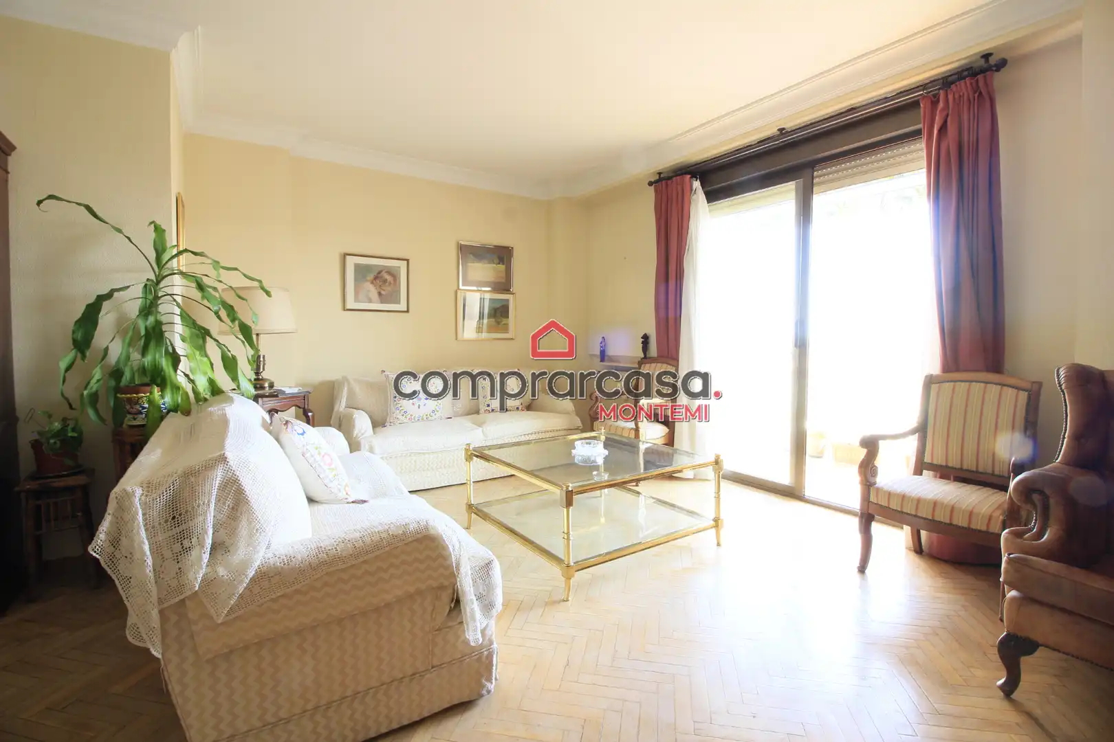 Außenansicht von Wohnung zum Verkauf in Madrid mit Heizung, Parkett und Terrasse