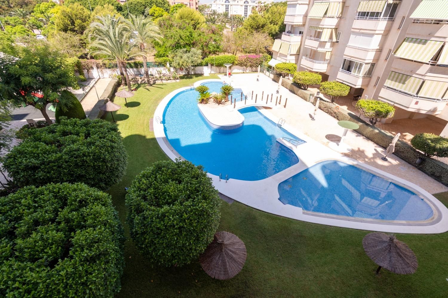 Piscina de Pis en venda en Alicante / Alacant amb Aire condicionat, Jardí privat i Terrassa