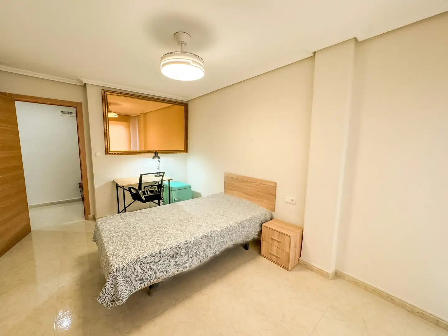 Habitación en Reina Victoria - Miguel Hernández