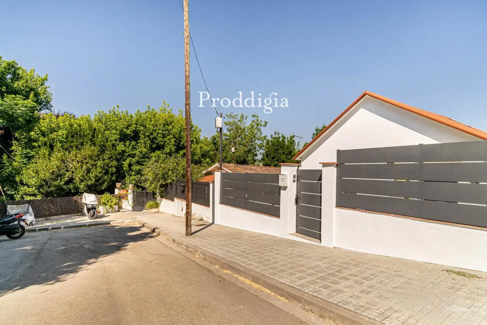 Exterior view of Houses for rent in Sant Cugat del Vallès  with Air Conditioner, Storage room and Swimming Pool