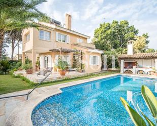 Vista exterior de Casa o xalet de lloguer en Riba-roja de Túria amb Aire condicionat, Calefacció i Jardí privat