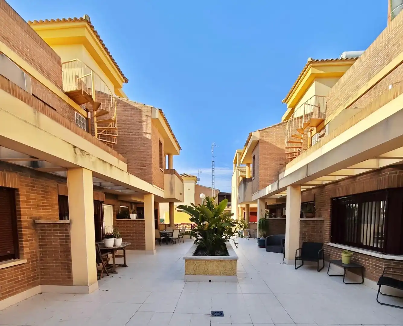 Terrassa de Casa adosada en venda en Benferri amb Jardí privat, Terrassa i Moblat