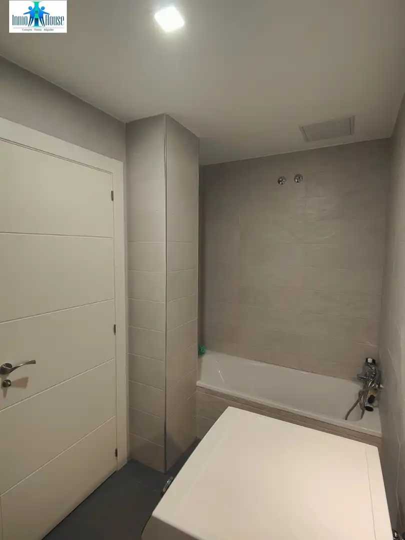 Badezimmer von Wohnung zum Verkauf in Albacete mit Klimaanlage, Heizung und Abstellraum