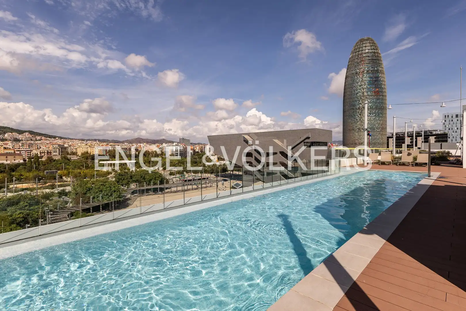 Swimming pool of Flat for sale in Sant Martí