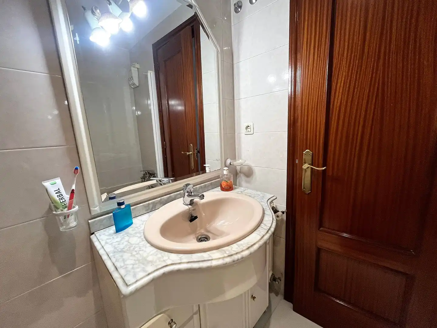 Badezimmer von Dachboden zum Verkauf in Fuenlabrada mit Klimaanlage, Heizung und Terrasse