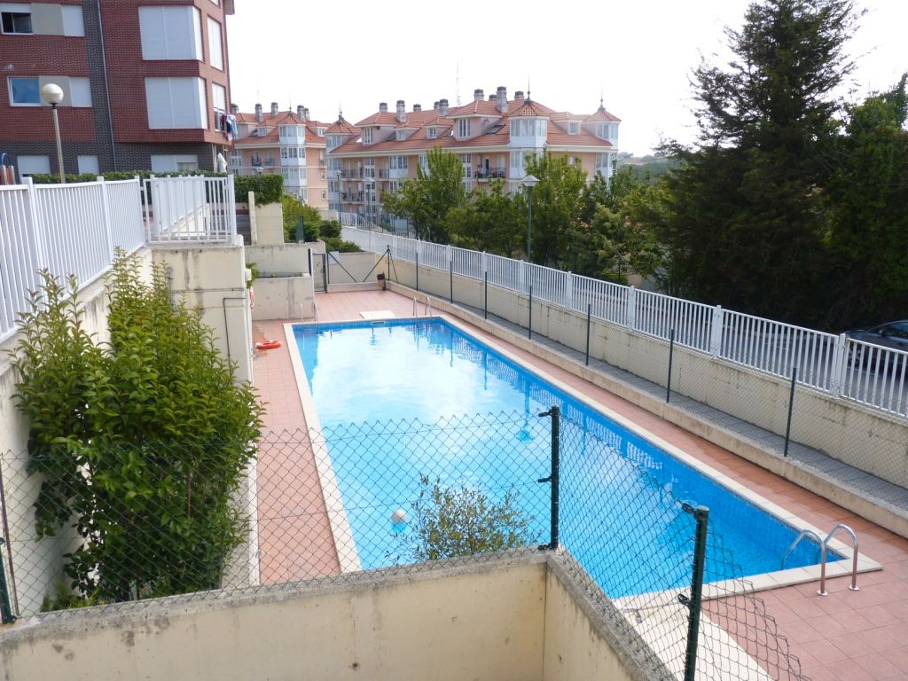 Piscina de Pis en venda en San Vicente de la Barquera amb Calefacció, Traster i Moblat