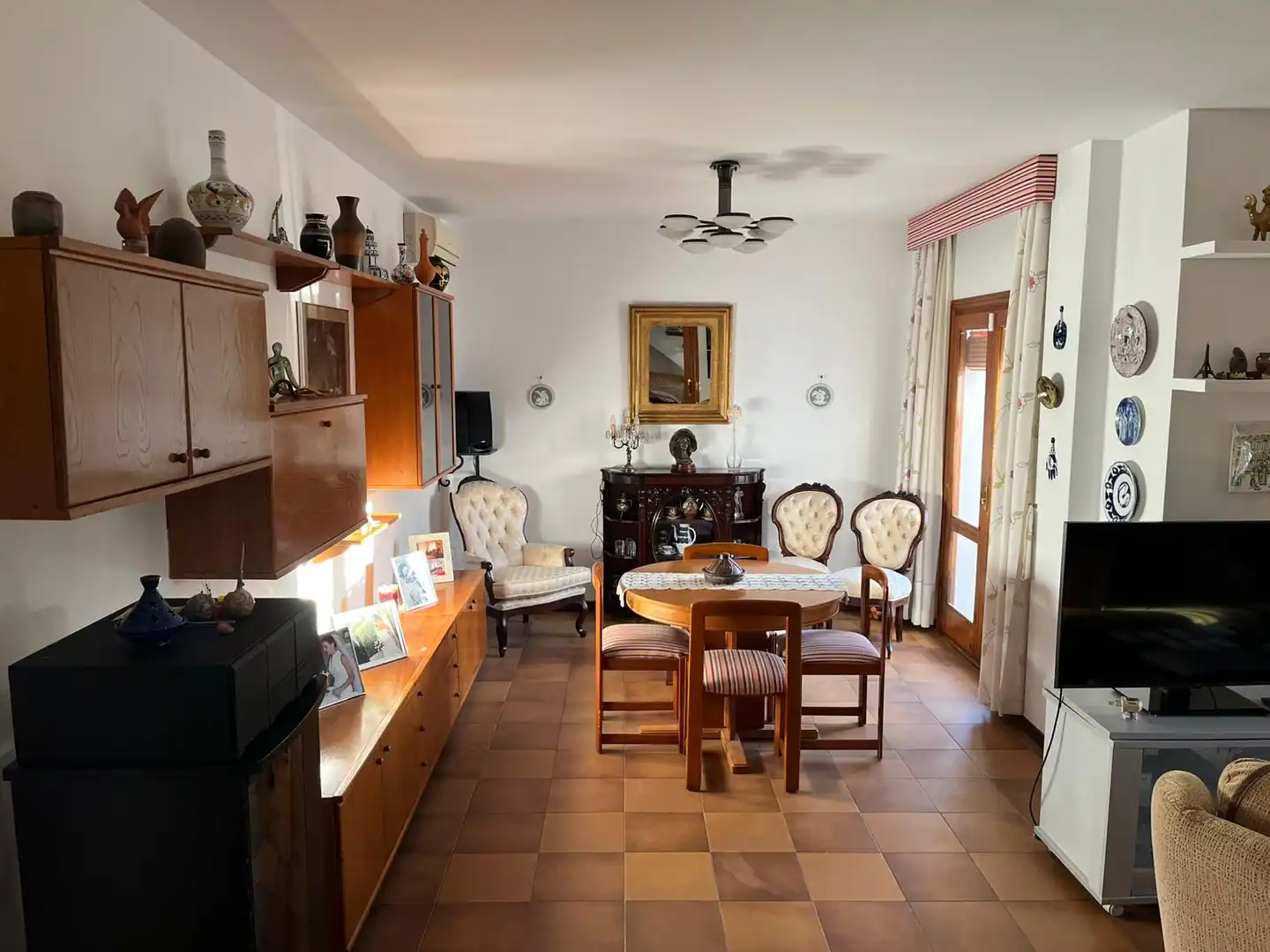 Sala de estar de Casa adosada en venta en Vélez-Málaga con Aire acondicionado, Calefacción y Jardín privado