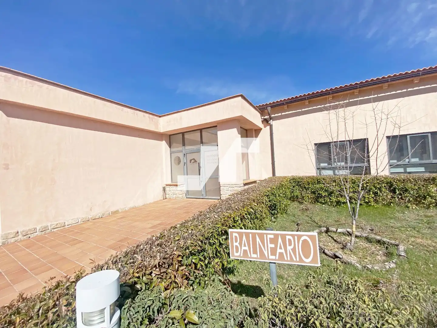 Vista exterior de Edificio en venta en Orea