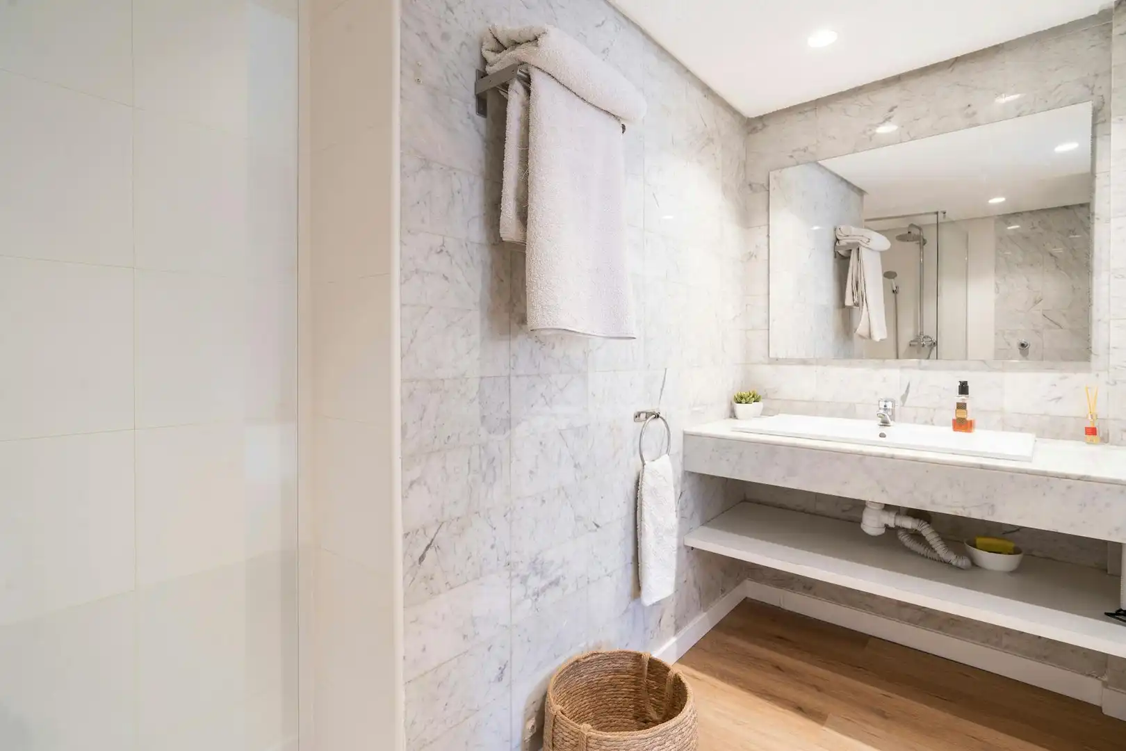 Baño de Piso de alquiler en Valencia con Aire acondicionado, Calefacción y Amueblado