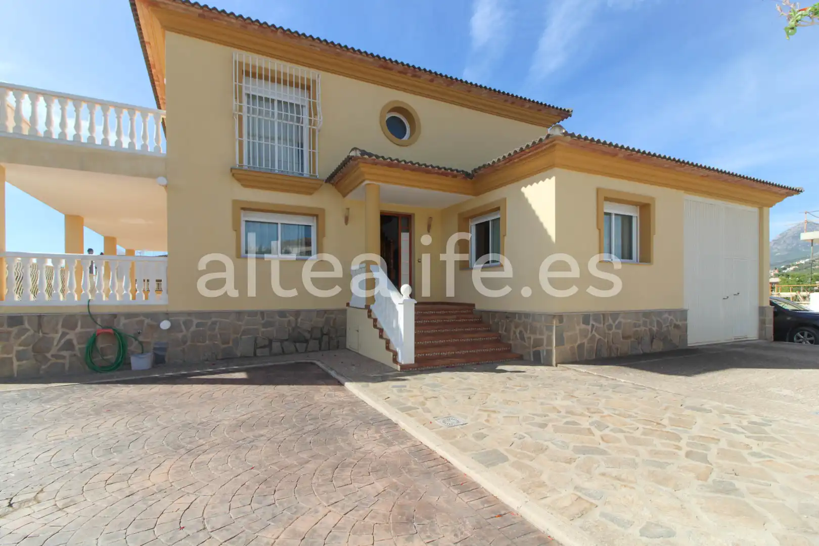 Außenansicht von Haus oder Chalet zum Verkauf in La Nucia mit Privatgarten, Terrasse und Abstellraum