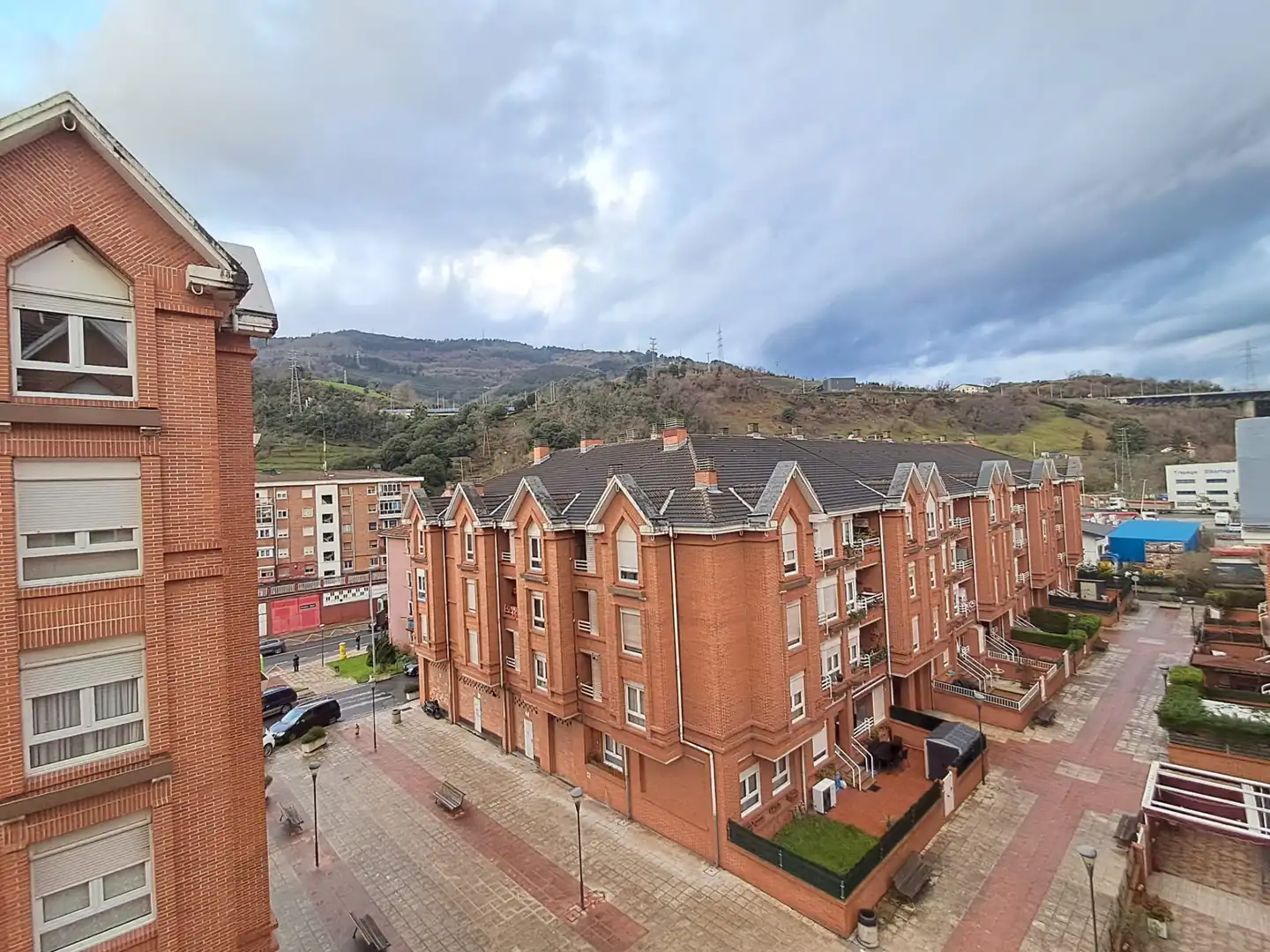 Außenansicht von Wohnung zum Verkauf in Valle de Trápaga-Trapagaran mit Heizung, Abstellraum und Möbliert