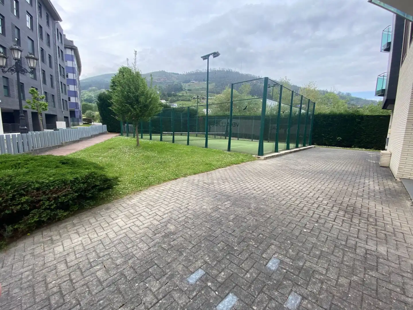 Aparcament de Pis en venda en Oviedo  amb Calefacció, Traster i Balcó