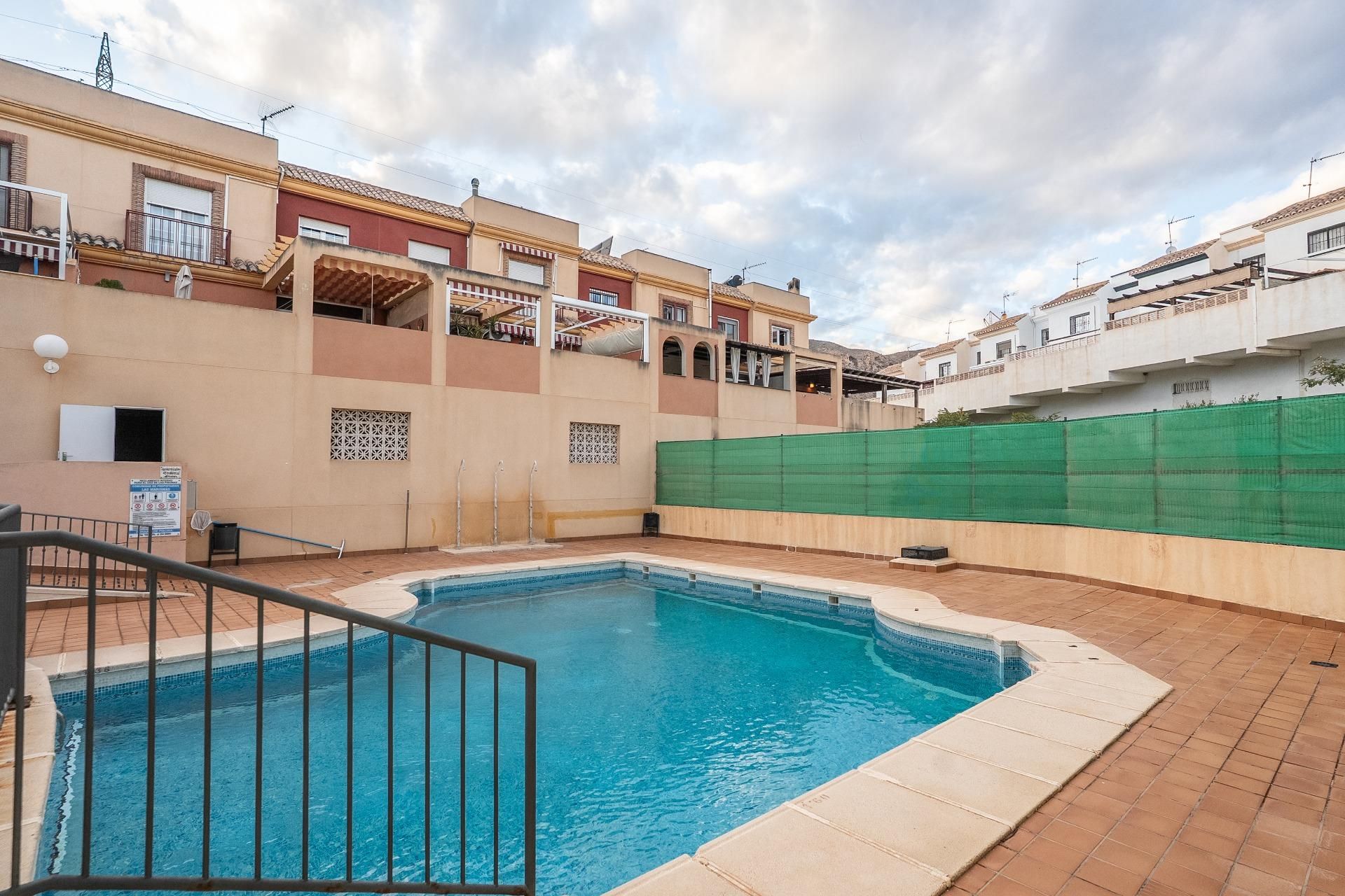 Piscina de Casa adosada en venda en Huércal de Almería amb Aire condicionat, Terrassa i Piscina comunitària
