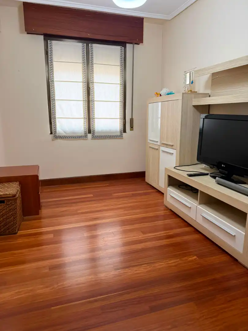 Sala de estar de Piso en venta en Barakaldo  con Calefacción, Parquet y Amueblado