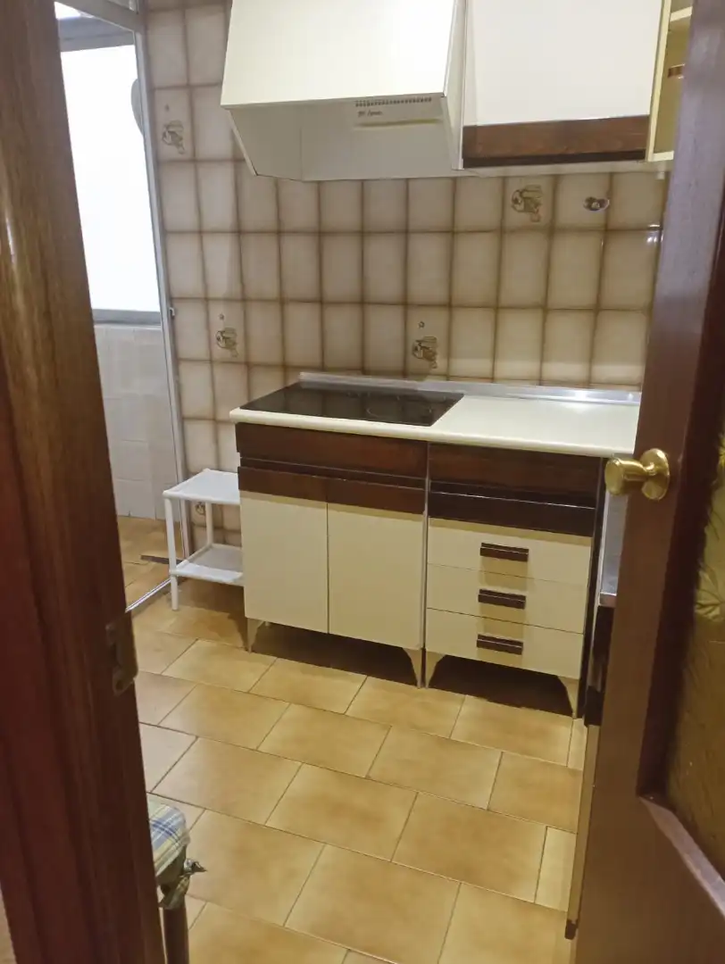 Cuina de Pis de lloguer en Granada amb Moblat i Rentadora