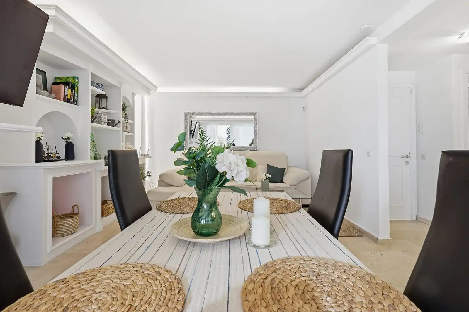 Comedor de Apartamento de alquiler en Estepona con Terraza y Amueblado