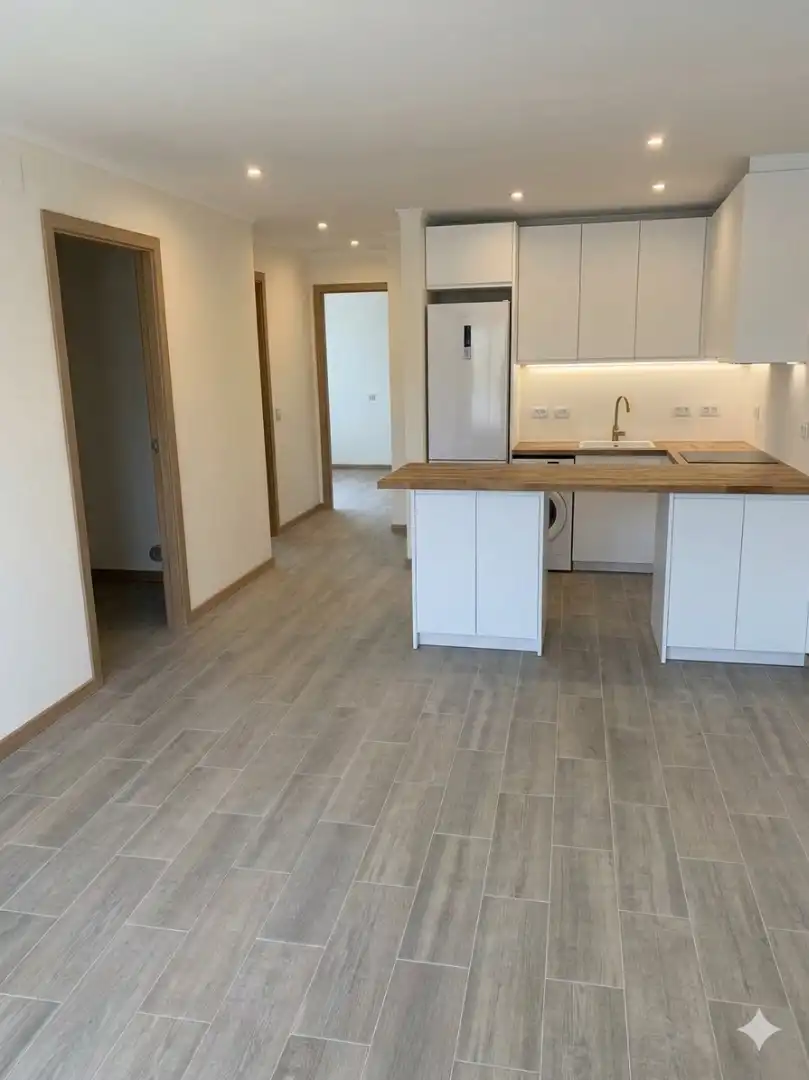 Küche von Wohnung zum Verkauf in Manlleu mit Klimaanlage, Heizung und Balkon