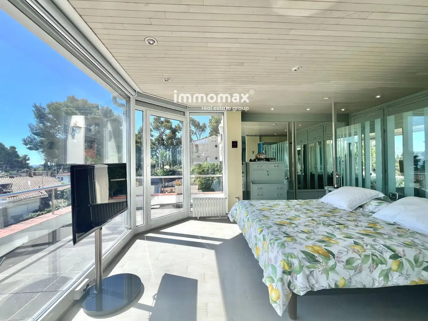 Vista exterior de Casa o xalet en venda en Castelldefels amb Aire condicionat, Terrassa i Traster