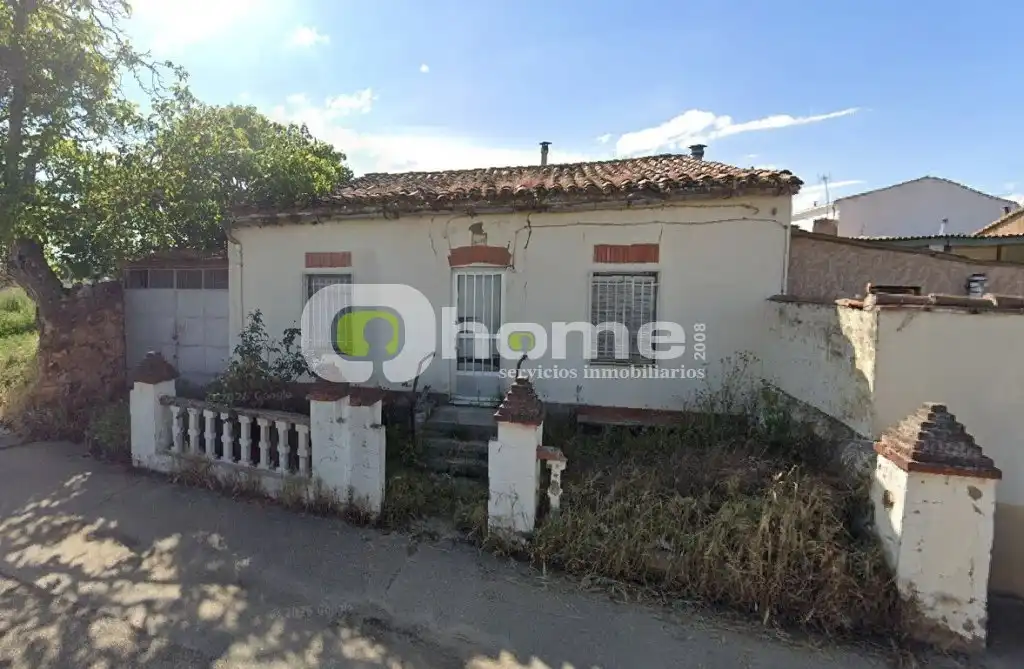 Adossat amb jardí en venda a Carretera de Villalpando 41
