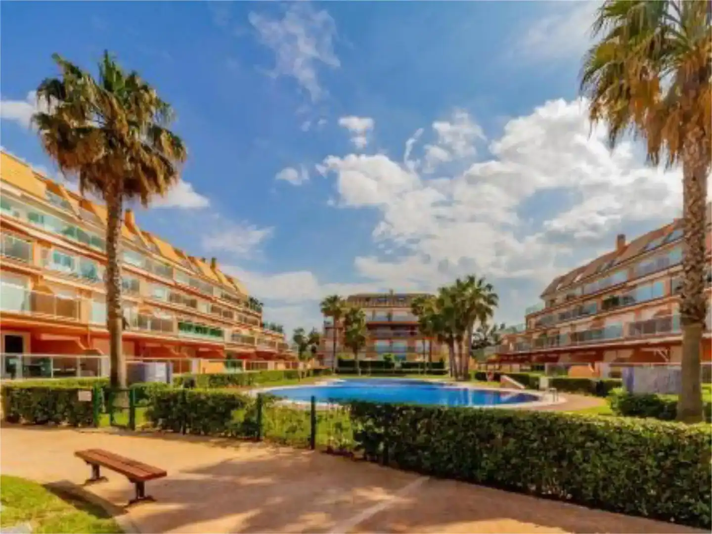Vista exterior de Pis en venda en Dénia amb Aire condicionat, Piscina i Balcó