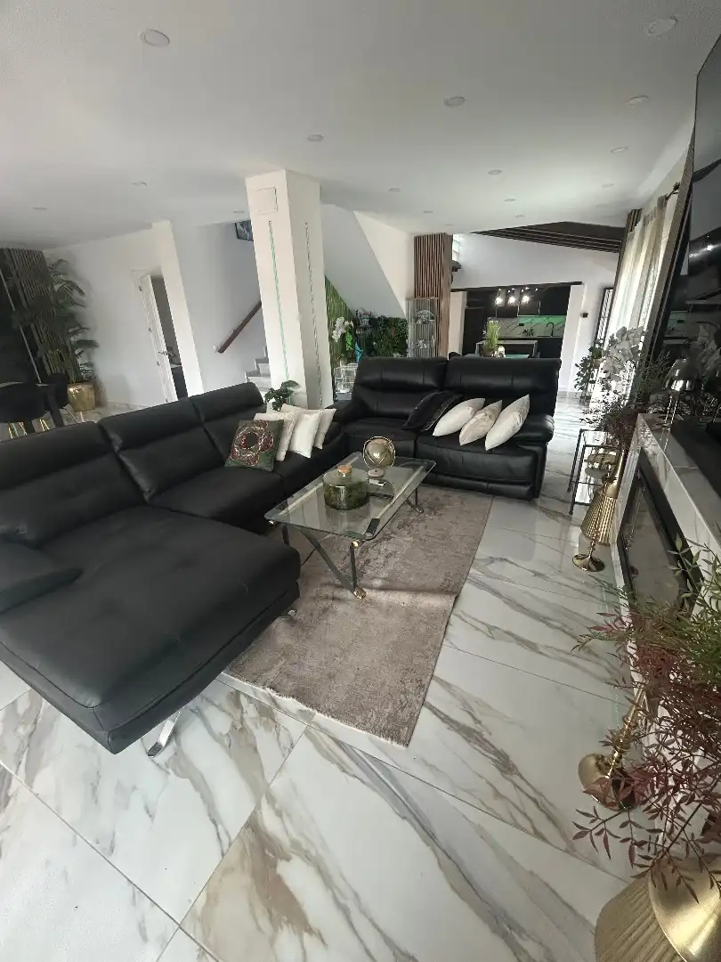 Sala d'estar de Casa o xalet en venda en Alhaurín de la Torre amb Aire condicionat, Jardí privat i Terrassa